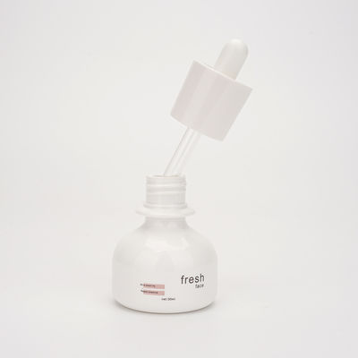 Le compte-gouttes 50ml en plastique vide met la couleur en bouteille légère de empaquetage adaptée aux besoins du client