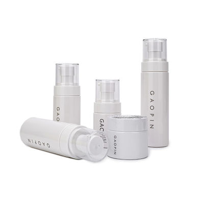 L'écran imprimant la bouteille de lotion de soins de la peau a placé 30g 50ml 80ml 100ml 120ml