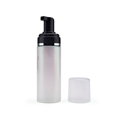 La pompe de mousse en plastique de GV 150ml mettent la bouteille en bouteille faciale semi transparente de détergent de mousse avec le chapeau